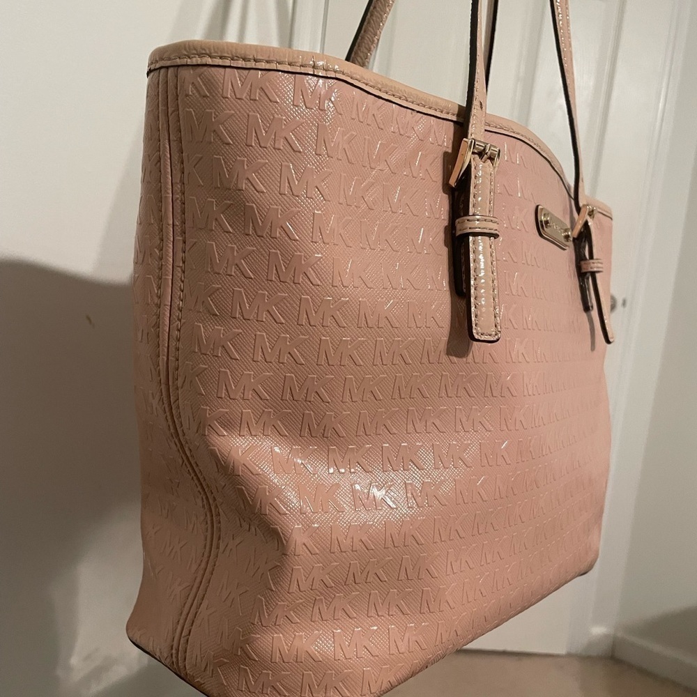 Micheal Kors Patent Signature Jet Set Travel Tote - Picture 3 of 7
